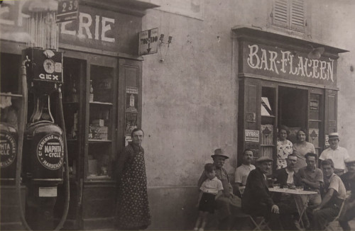 Photographie du bar flacéen au début du 20e siècle